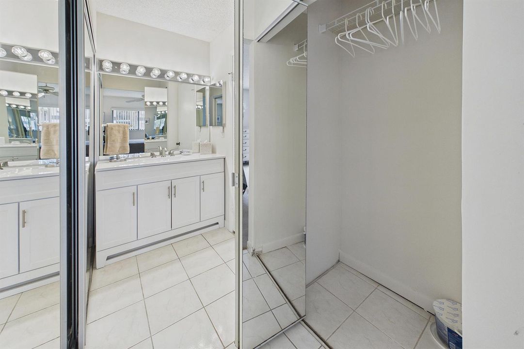 Closet/Bath