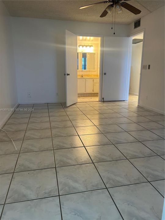 En Venta: $175,000 (2 camas, 2 baños, 933 Pies cuadrados)