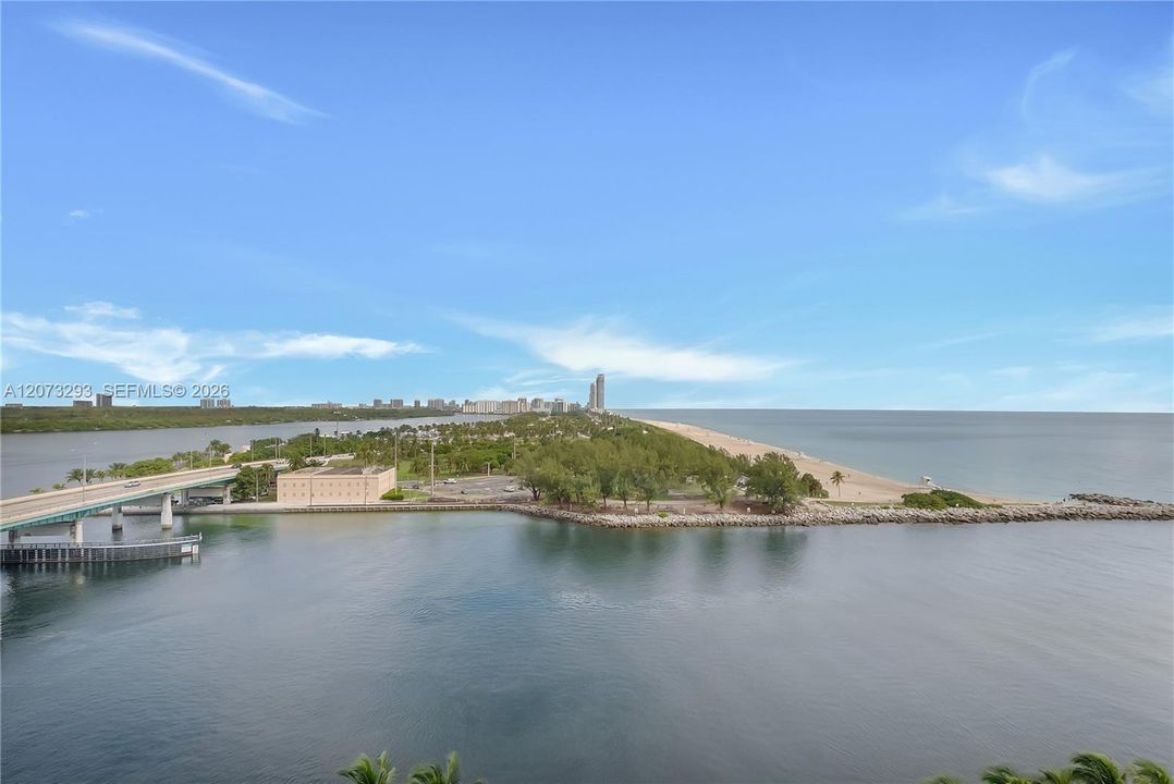 For Sale: $5,100,000 (3 beds, 3 baths, 3120 Square Feet)