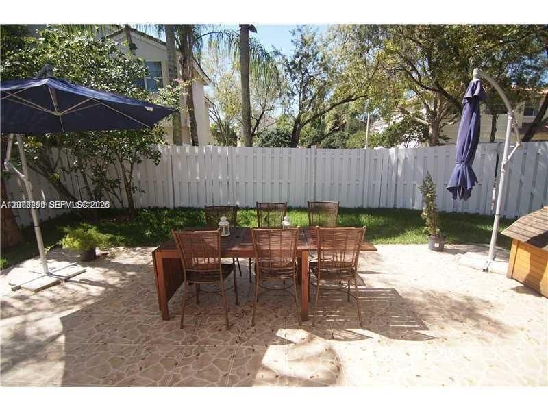 For Rent: $4,050 (4 beds, 2 baths, 1572 Square Feet)