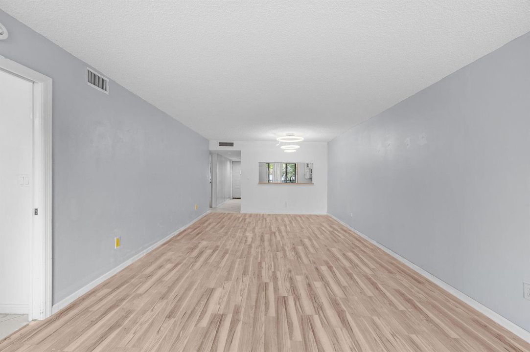 13-web-or-mls-10837 W Clairmont Cir #208