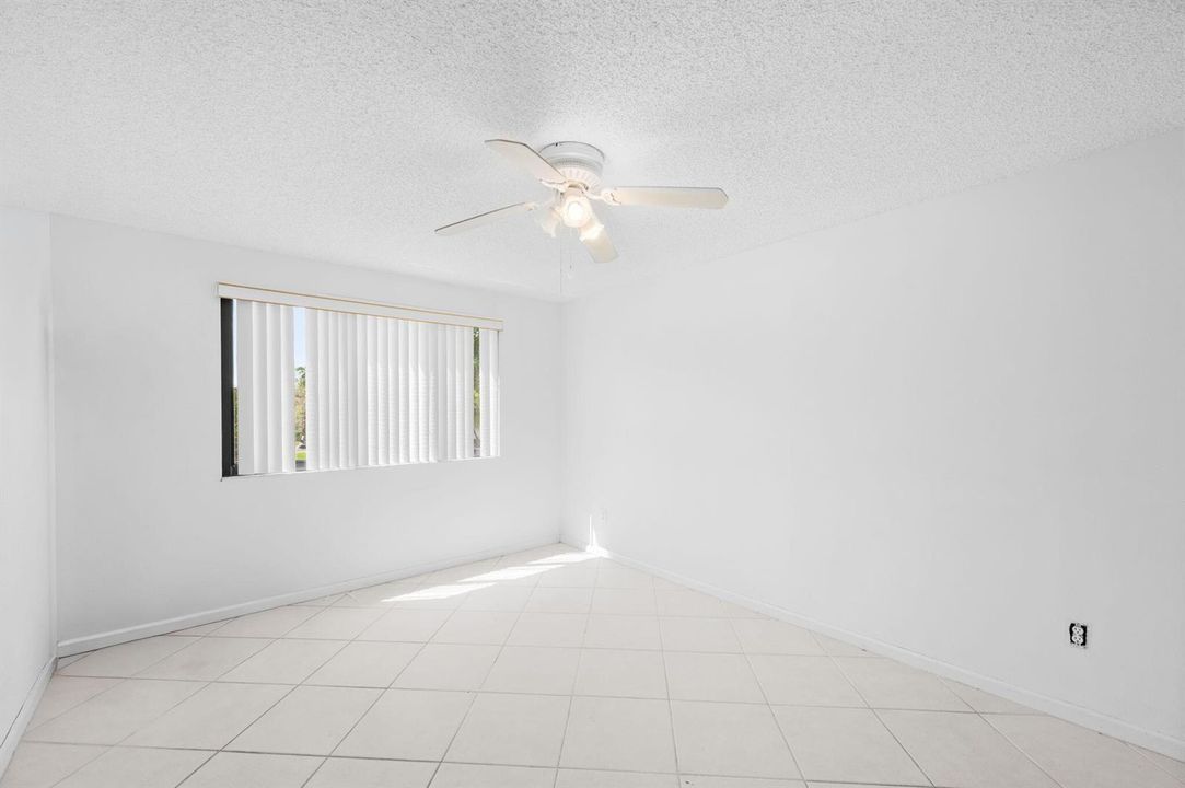 16-web-or-mls-10837 W Clairmont Cir #208