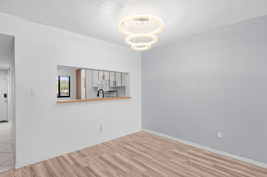 12-web-or-mls-10837 W Clairmont Cir #208
