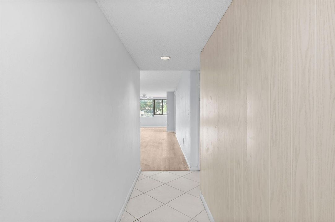7-web-or-mls-10837 W Clairmont Cir #208