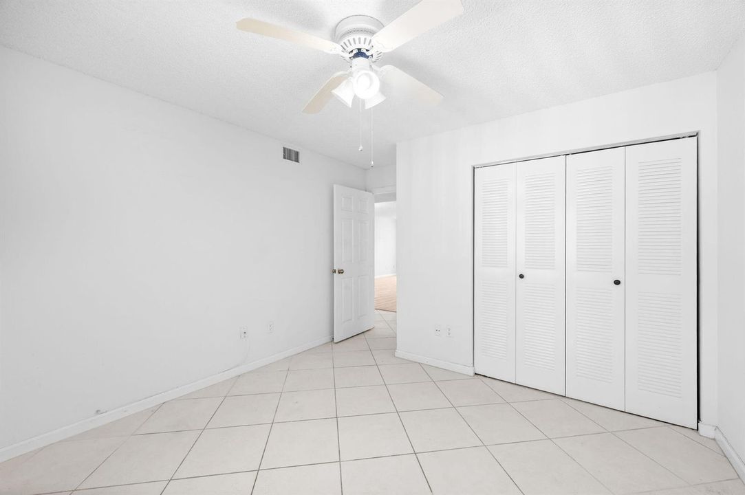 10-web-or-mls-10837 W Clairmont Cir #208
