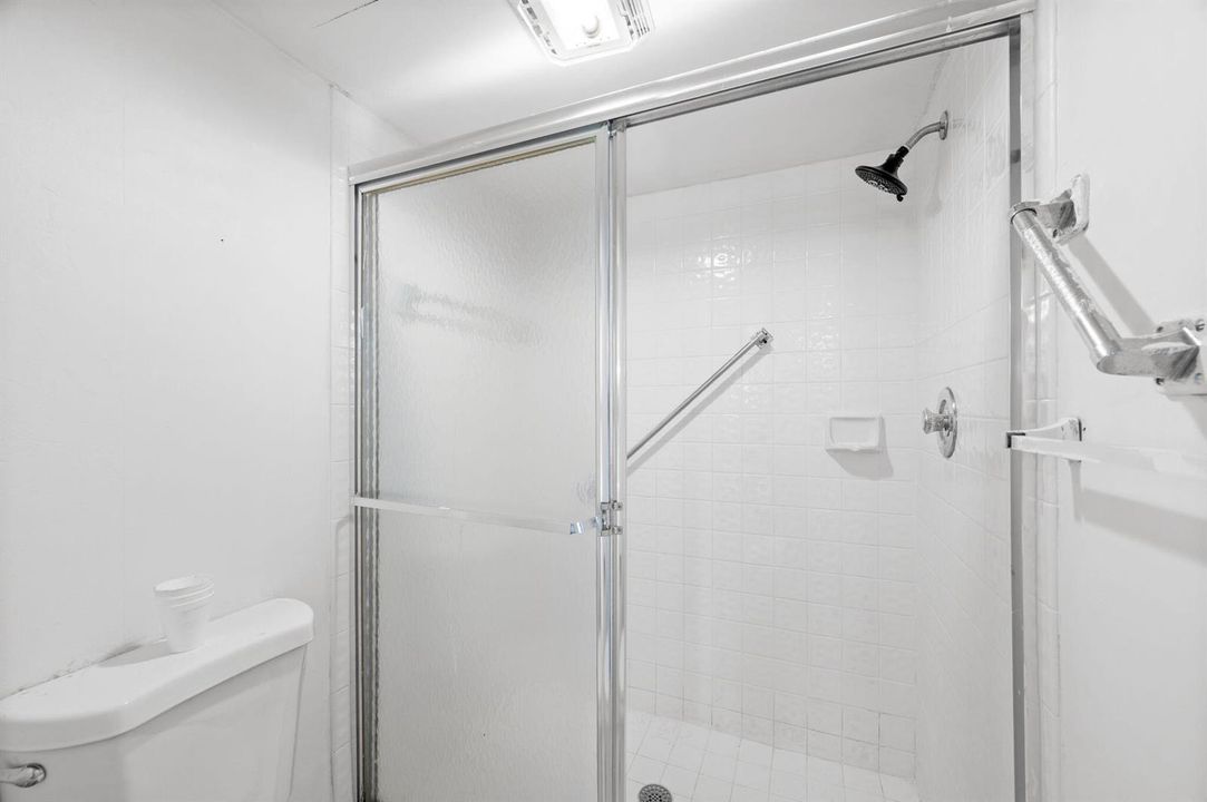 19-web-or-mls-10837 W Clairmont Cir #208