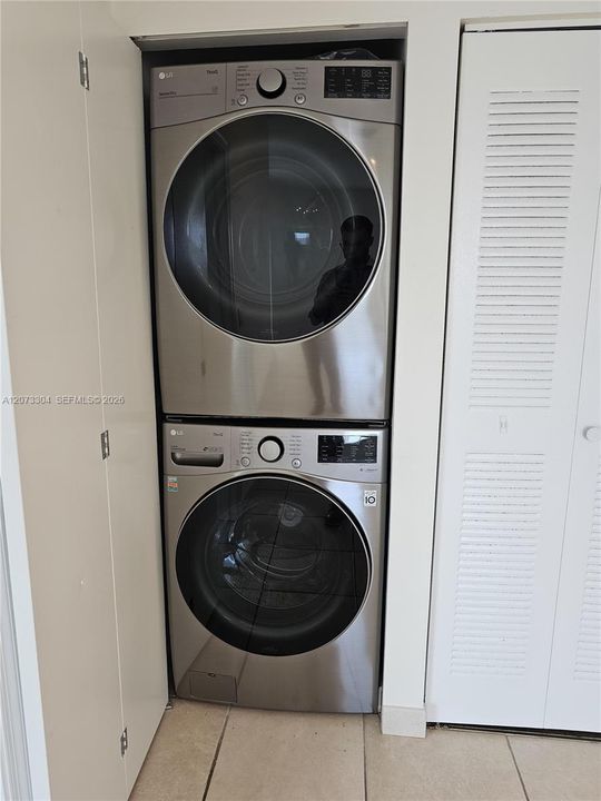 В аренду: $2,975 (2 спален, 2 ванн, 1011 Квадратных фут)