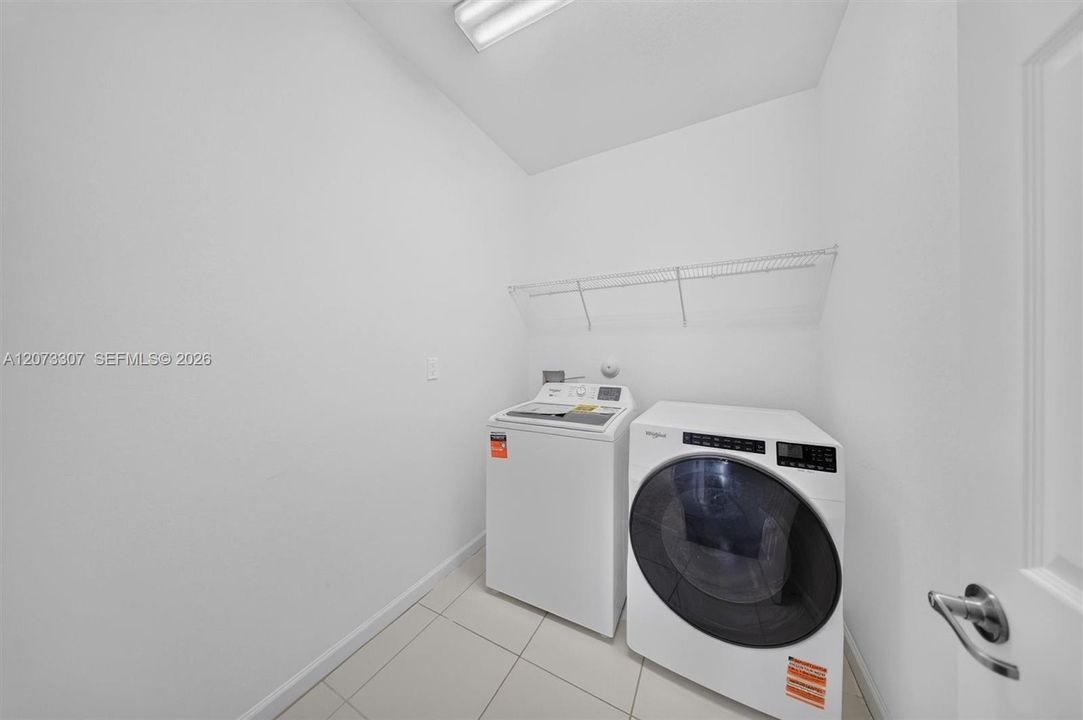 На продажу: $859,000 (5 спален, 3 ванн, 3316 Квадратных фут)