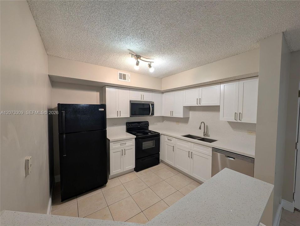 For Rent: $1,800 (1 beds, 1 baths, 659 Square Feet)