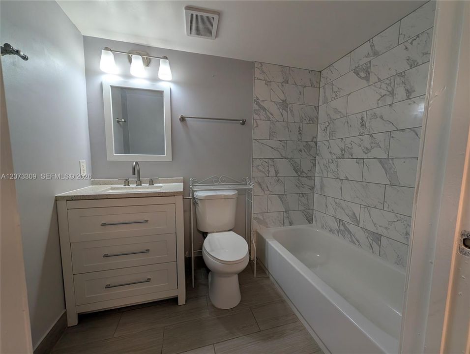 For Rent: $1,800 (1 beds, 1 baths, 659 Square Feet)