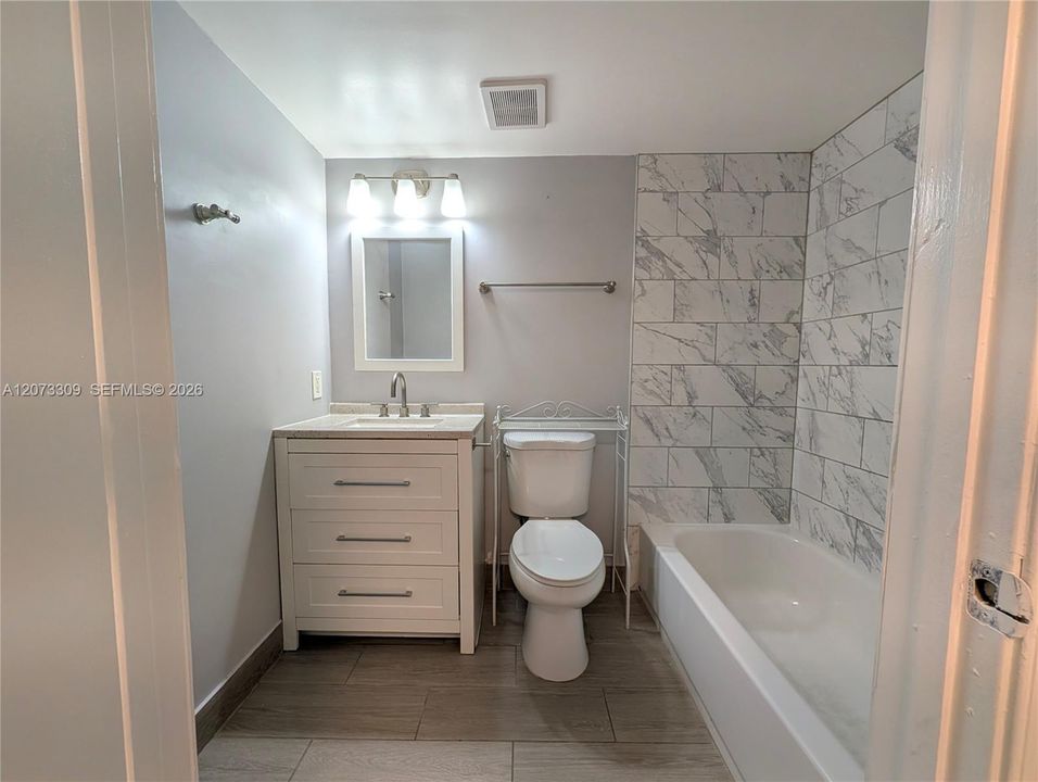 For Rent: $1,800 (1 beds, 1 baths, 659 Square Feet)