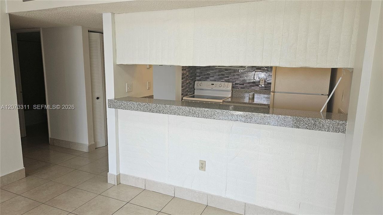 For Sale: $235,000 (2 beds, 2 baths, 866 Square Feet)