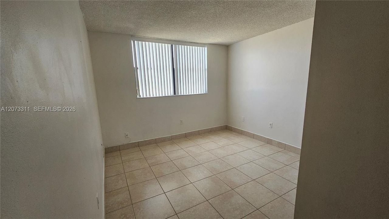 For Sale: $235,000 (2 beds, 2 baths, 866 Square Feet)