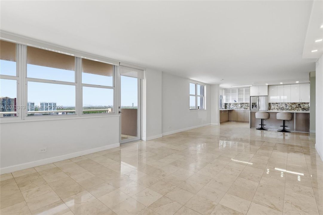 En Venta: $849,000 (3 camas, 3 baños, 1890 Pies cuadrados)