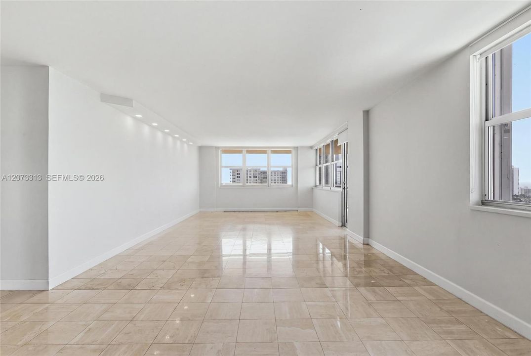 En Venta: $849,000 (3 camas, 3 baños, 1890 Pies cuadrados)