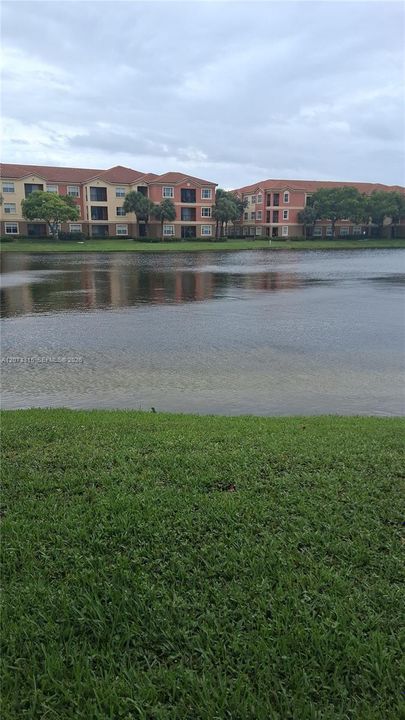 For Rent: $2,250 (2 beds, 1 baths, 890 Square Feet)