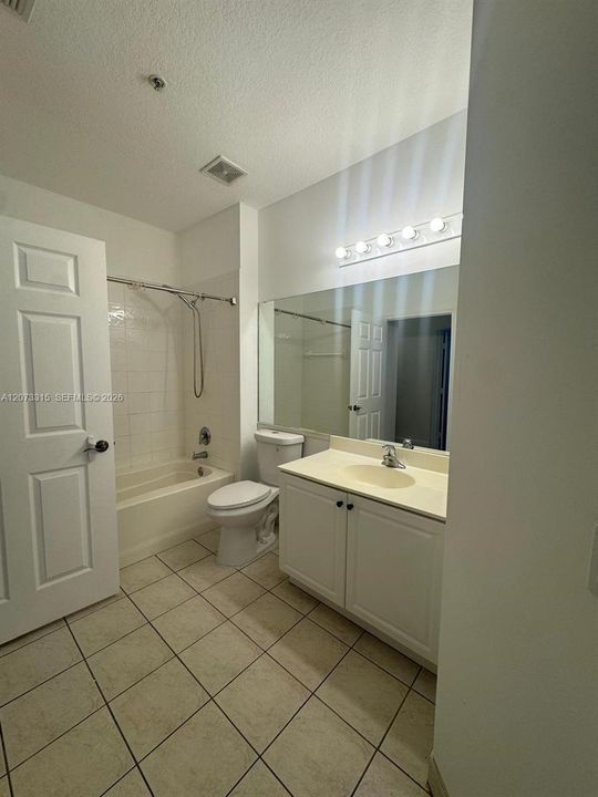 For Rent: $2,250 (2 beds, 1 baths, 890 Square Feet)