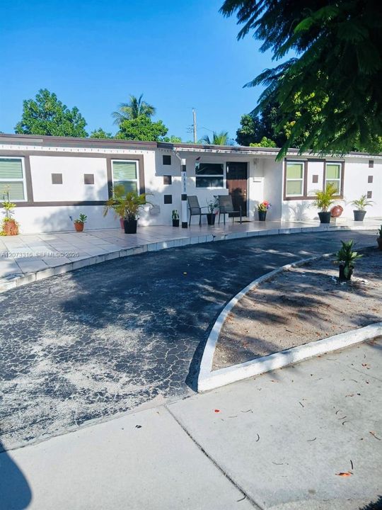 For Sale: $825,000 (3 beds, 2 baths, 2274 Square Feet)