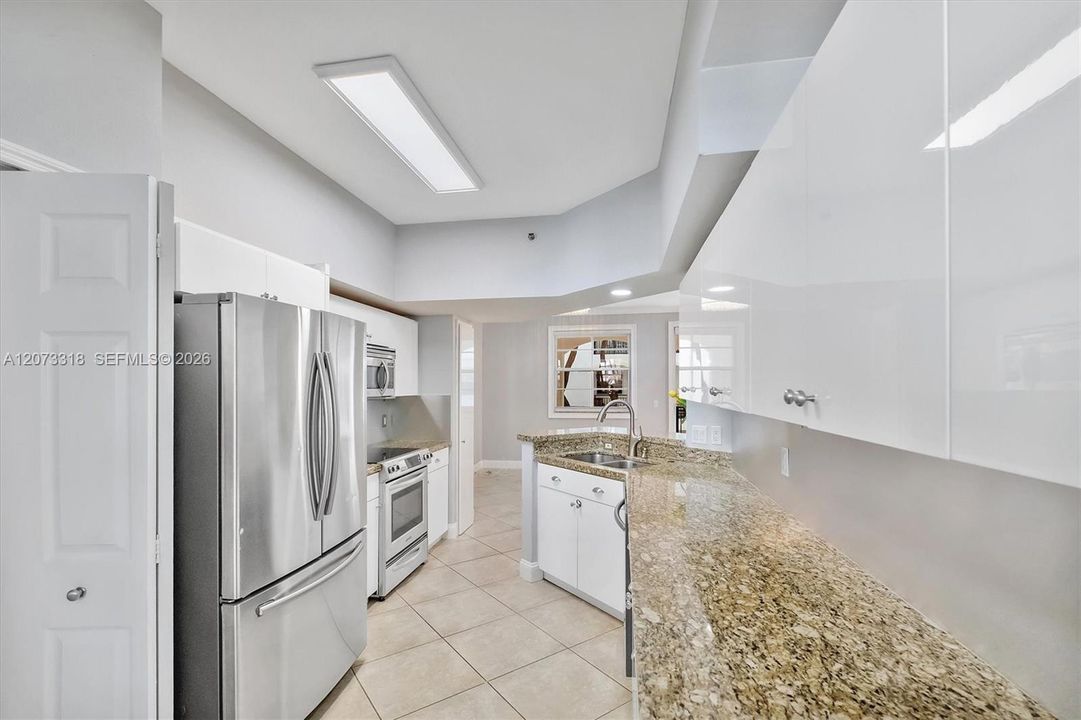 For Rent: $2,900 (2 beds, 1 baths, 1024 Square Feet)