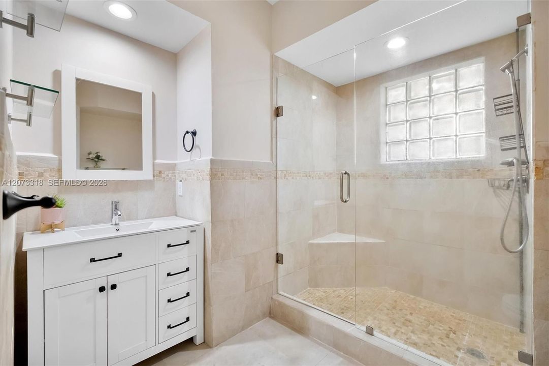 For Rent: $2,900 (2 beds, 1 baths, 1024 Square Feet)