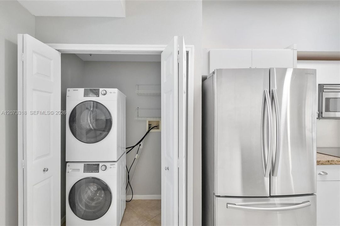 For Rent: $2,900 (2 beds, 1 baths, 1024 Square Feet)