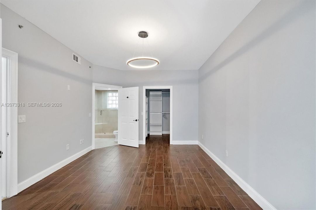 For Rent: $2,900 (2 beds, 1 baths, 1024 Square Feet)