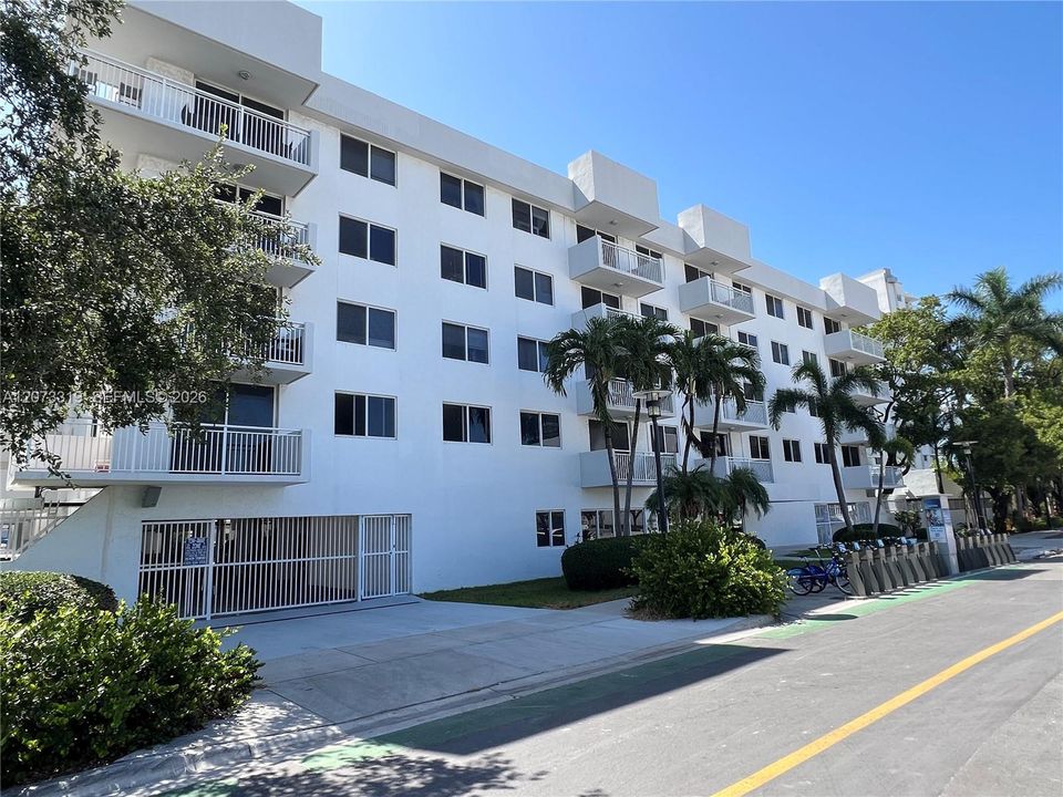 For Rent: $3,700 (2 beds, 2 baths, 1065 Square Feet)