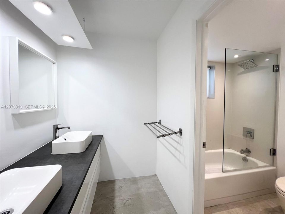 For Rent: $3,700 (2 beds, 2 baths, 1065 Square Feet)