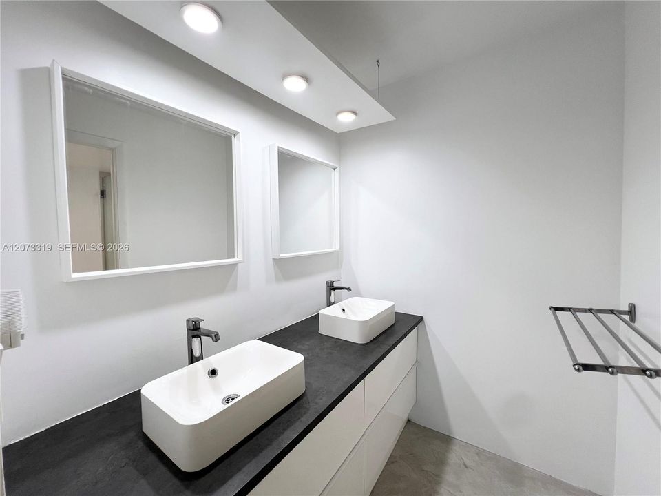 For Rent: $3,700 (2 beds, 2 baths, 1065 Square Feet)
