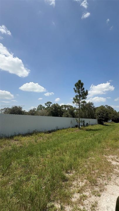 На продажу: $55,000 (1.25 acres)
