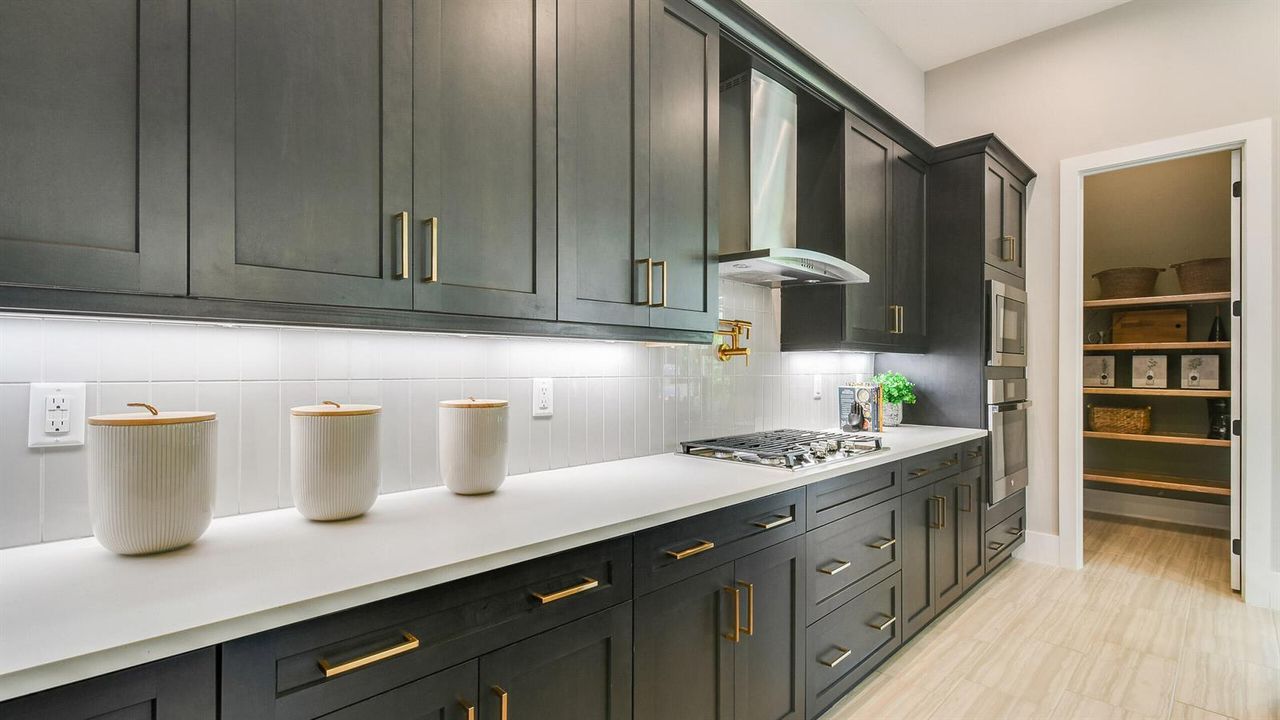 MOS-Madison Model - Kitchen and Pantry
