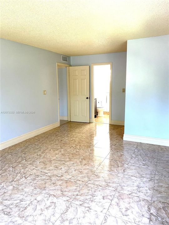 В аренду: $2,400 (2 спален, 2 ванн, 1060 Квадратных фут)