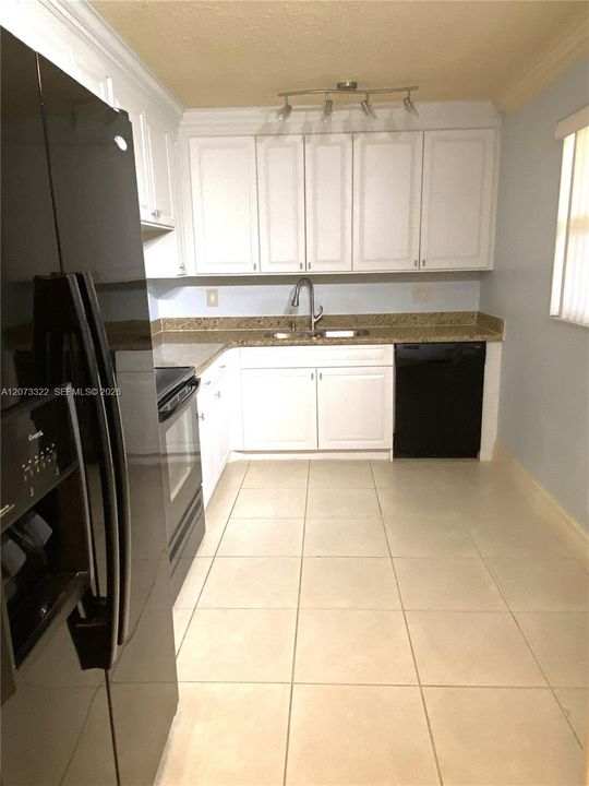 В аренду: $2,400 (2 спален, 2 ванн, 1060 Квадратных фут)
