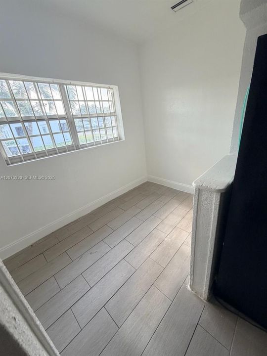 For Rent: $3,000 (3 beds, 1 baths, 1965 Square Feet)