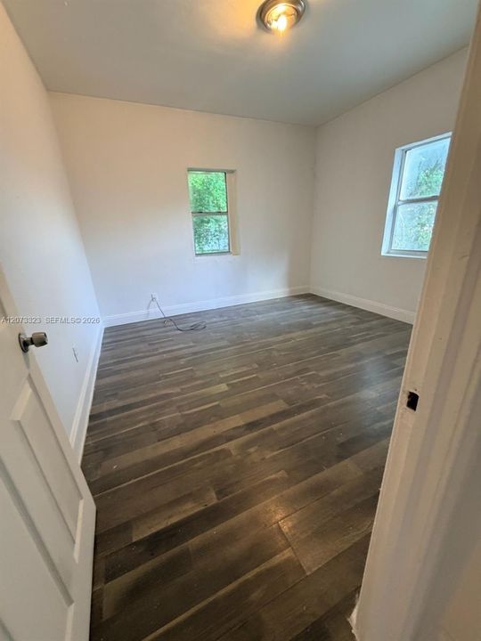 For Rent: $3,000 (3 beds, 1 baths, 1965 Square Feet)