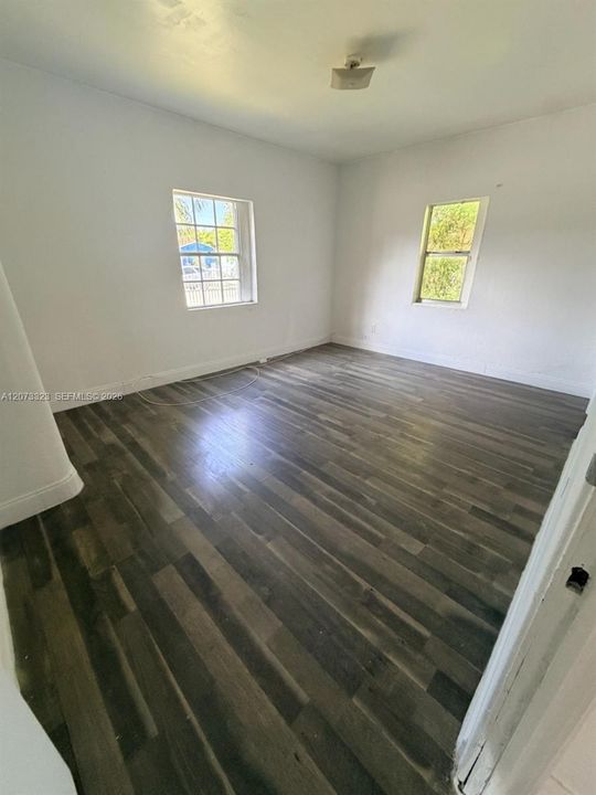 For Rent: $3,000 (3 beds, 1 baths, 1965 Square Feet)