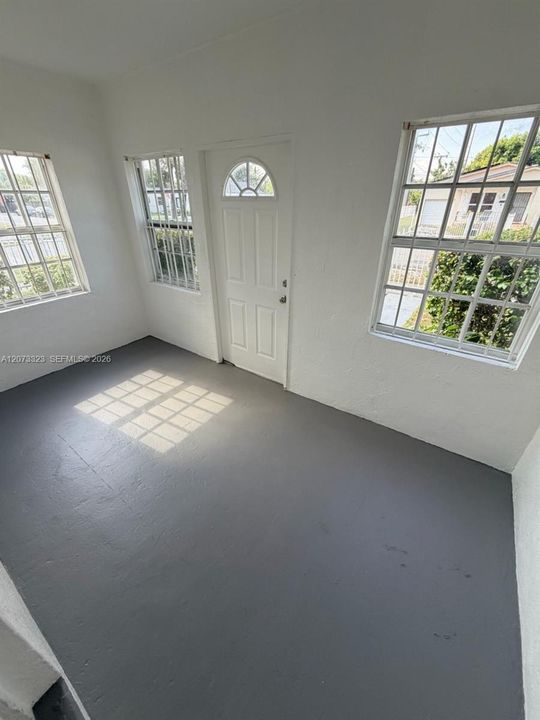 For Rent: $3,000 (3 beds, 1 baths, 1965 Square Feet)