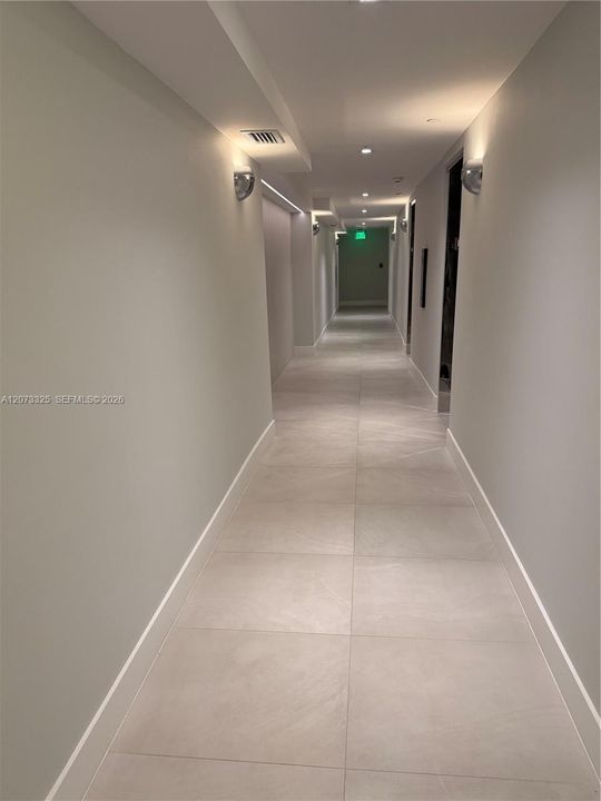 For Sale: $775,000 (1 beds, 1 baths, 946 Square Feet)