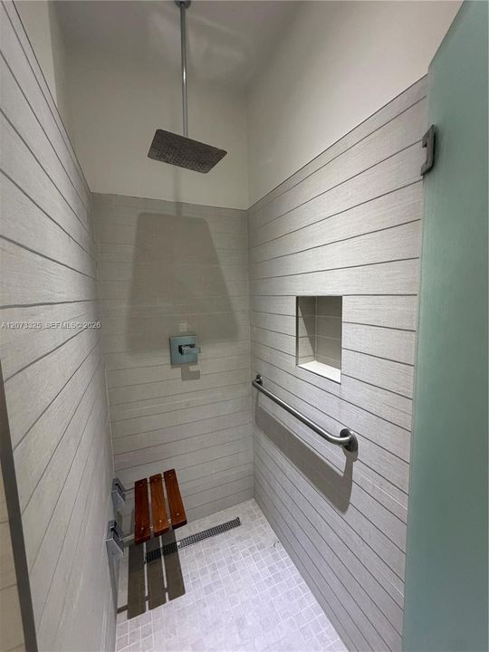 For Sale: $775,000 (1 beds, 1 baths, 946 Square Feet)