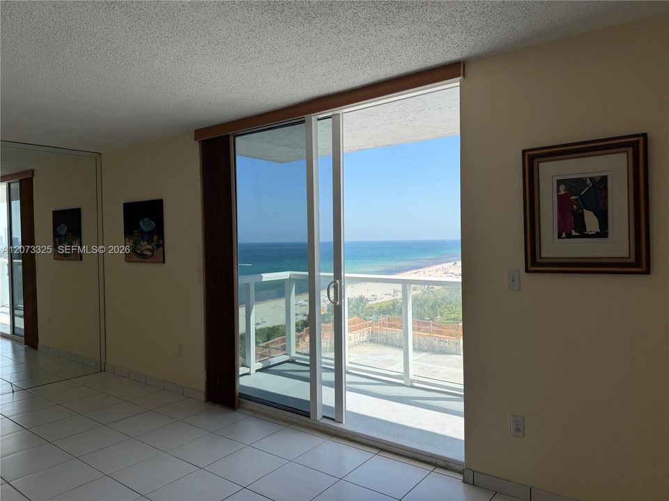 For Sale: $775,000 (1 beds, 1 baths, 946 Square Feet)