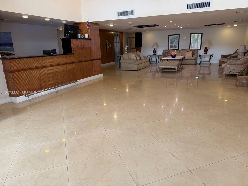 For Sale: $775,000 (1 beds, 1 baths, 946 Square Feet)