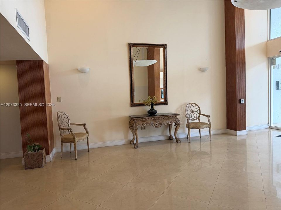 For Sale: $775,000 (1 beds, 1 baths, 946 Square Feet)