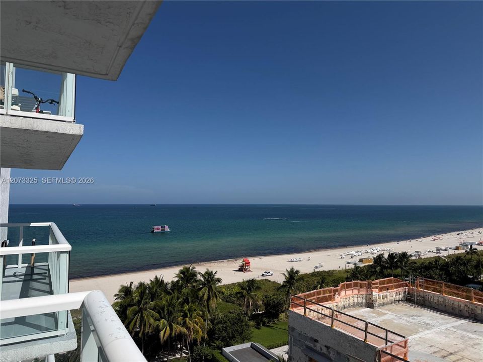For Sale: $775,000 (1 beds, 1 baths, 946 Square Feet)