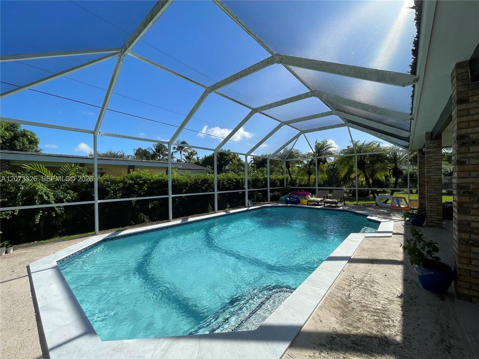 En Renta: $7,300 (5 camas, 3 baños, 2181 Pies cuadrados)