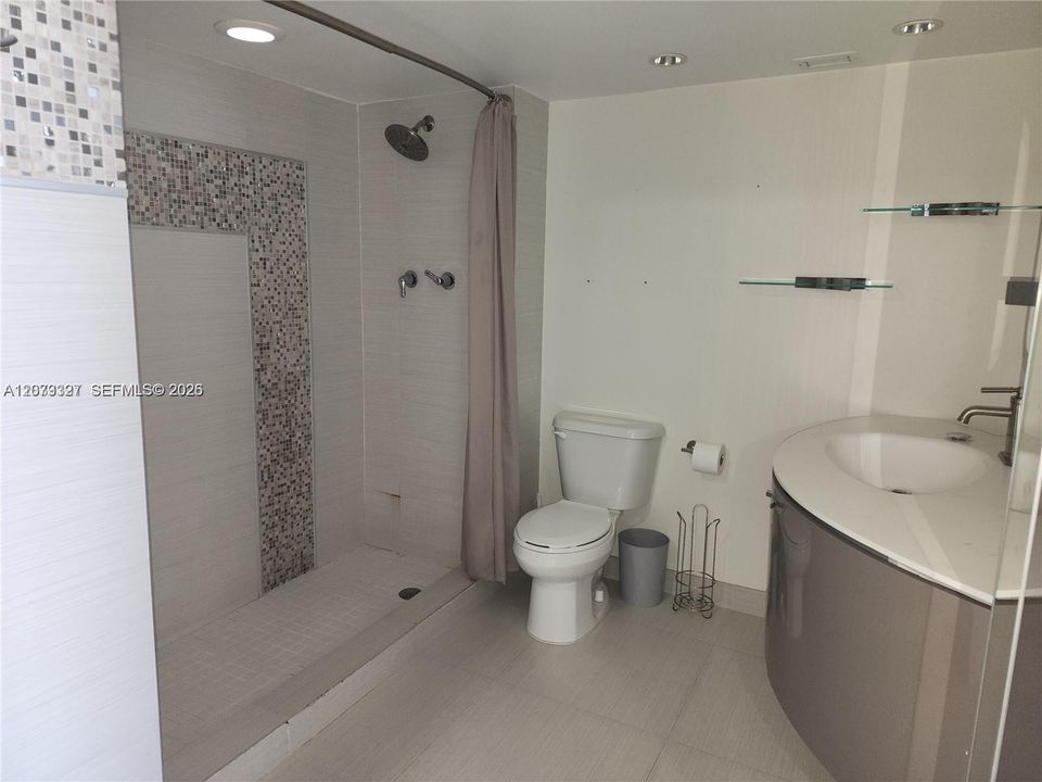En Venta: $425,000 (1 camas, 2 baños, 1124 Pies cuadrados)