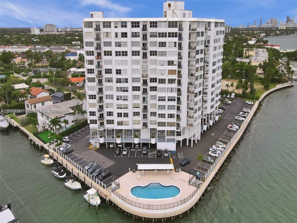 En Venta: $425,000 (1 camas, 2 baños, 1124 Pies cuadrados)
