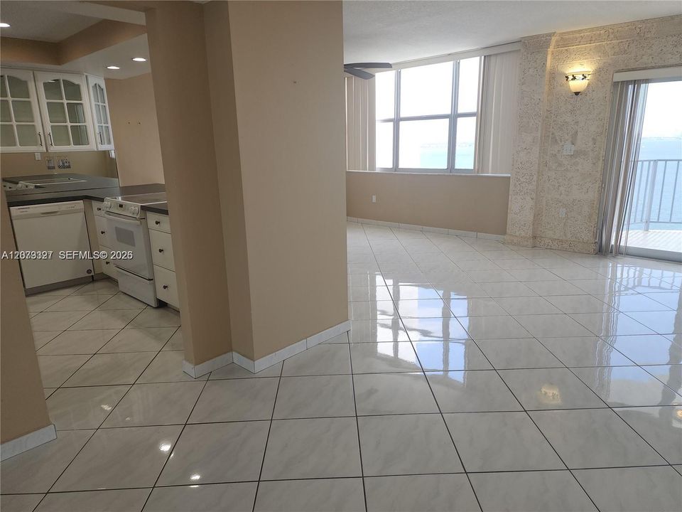 En Venta: $425,000 (1 camas, 2 baños, 1124 Pies cuadrados)
