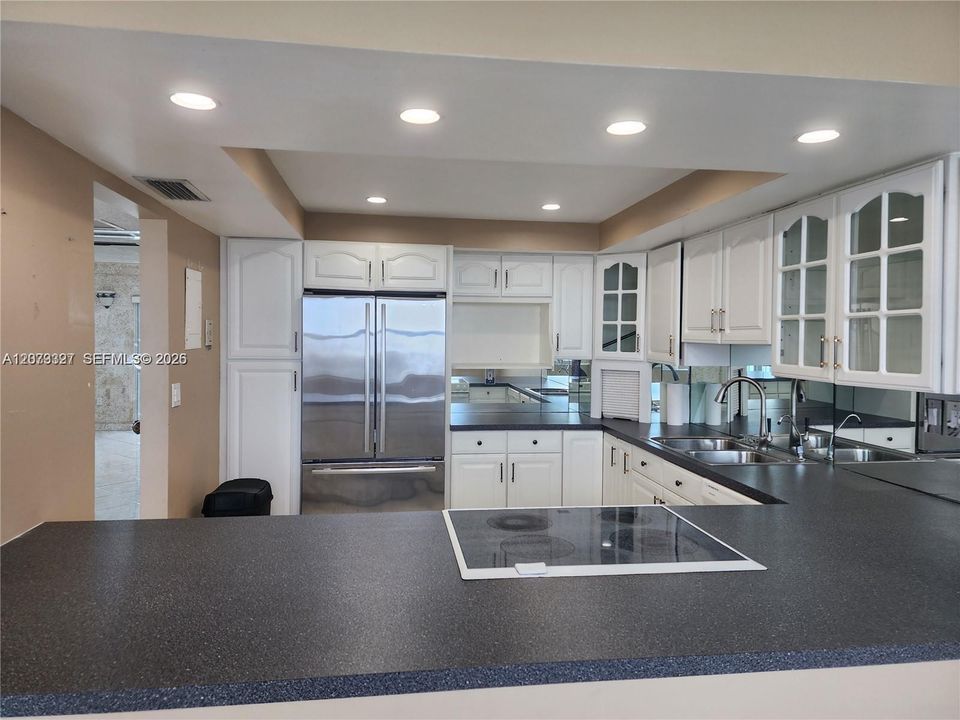 En Venta: $425,000 (1 camas, 2 baños, 1124 Pies cuadrados)