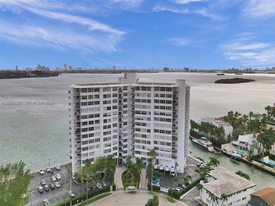 En Venta: $425,000 (1 camas, 2 baños, 1124 Pies cuadrados)