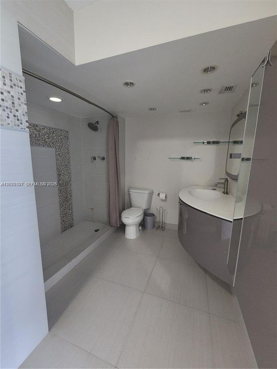 En Venta: $425,000 (1 camas, 2 baños, 1124 Pies cuadrados)
